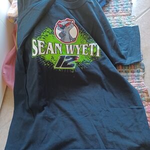 GildanBlack graphic "LANGUAGE" t-shirt. Honey badger. 100% preshrunk cotton.